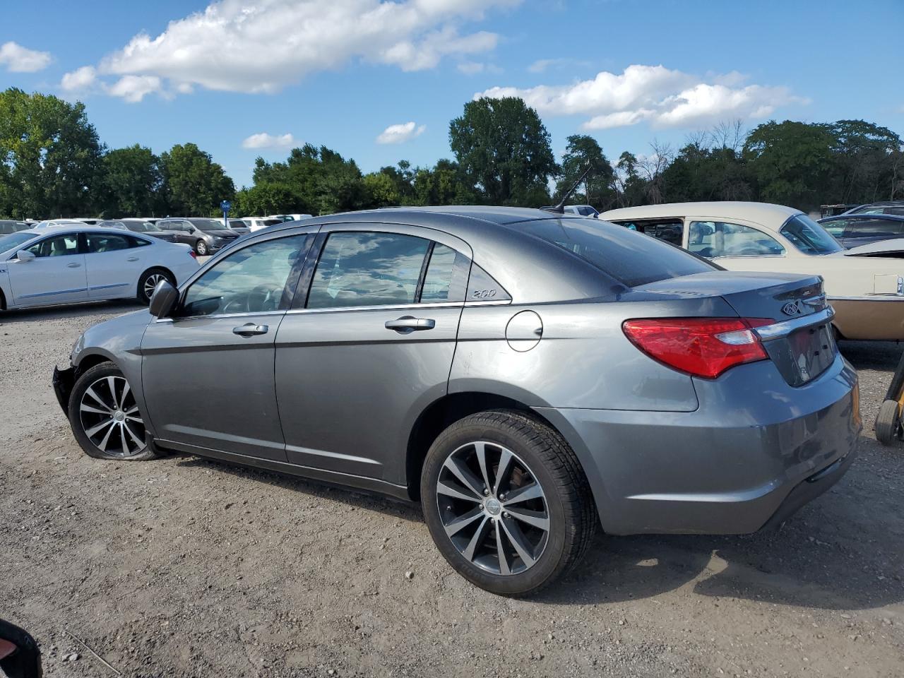 2013 Chrysler 200 Limited - Фото 2