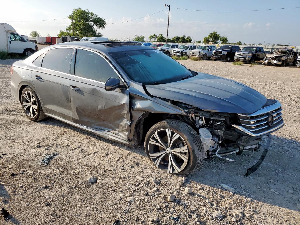 2021 Volkswagen Passat Se - Image 4