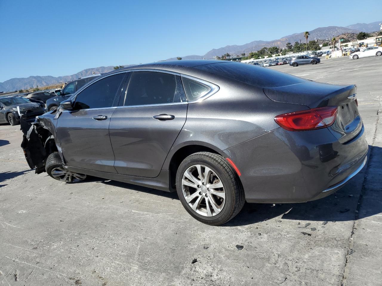 2015 Chrysler 200 Limited - Фото 2