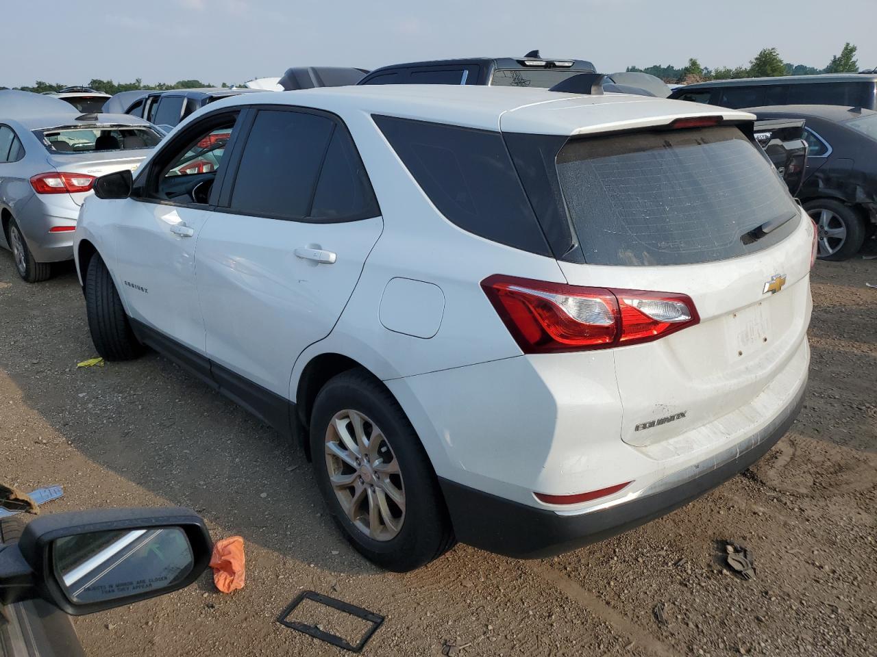 2018 Chevrolet Equinox Ls - Фото 2