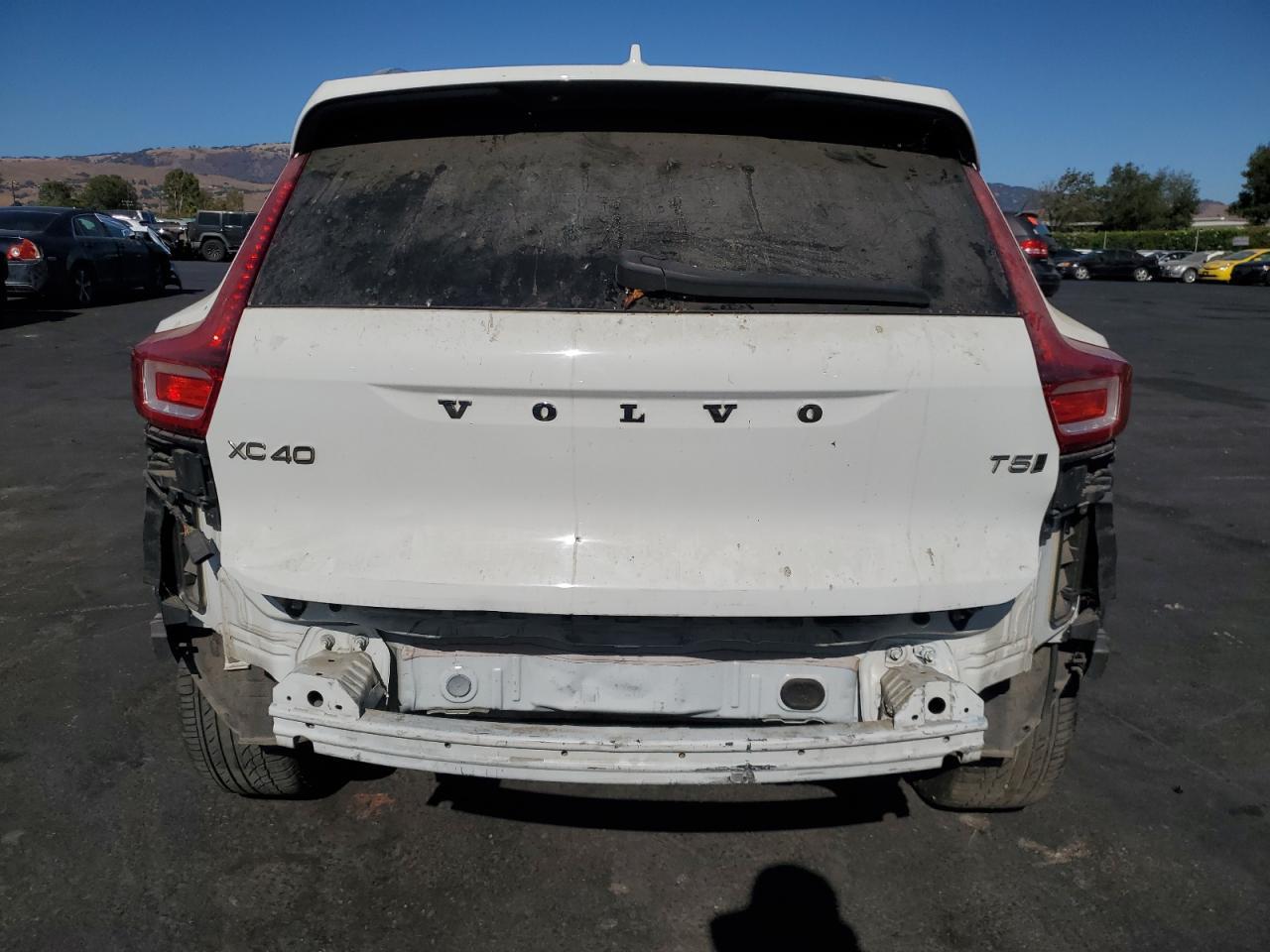 2019 Volvo Xc40 T5 Momentum - Image 6