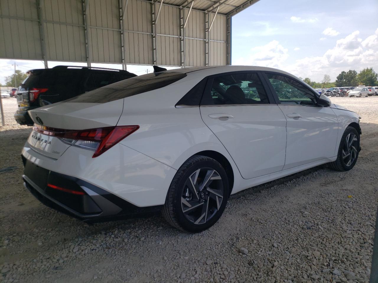 2025 Hyundai Elantra Limited - Image 3