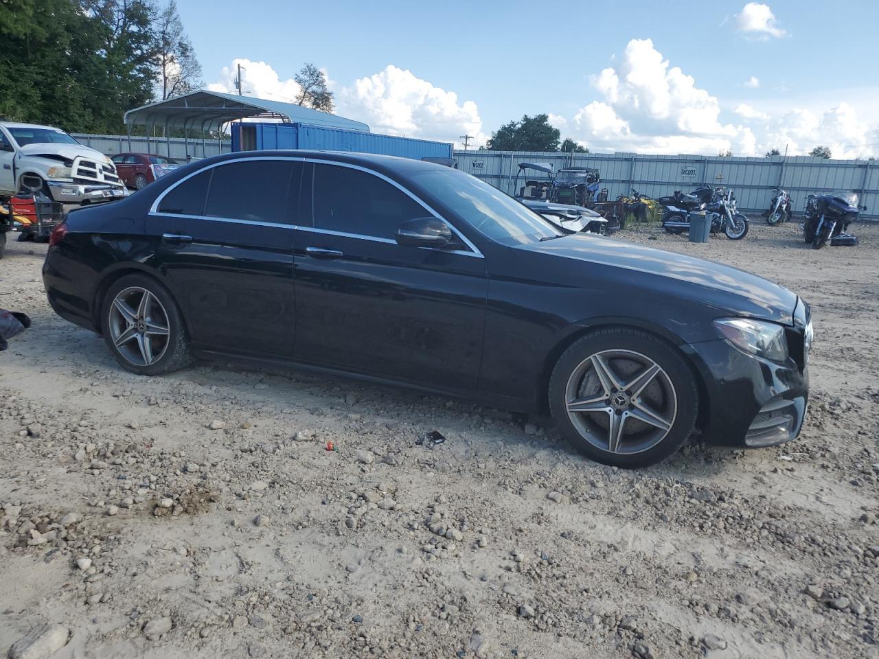 2017 Mercedes-Benz E 300 - Фото 4