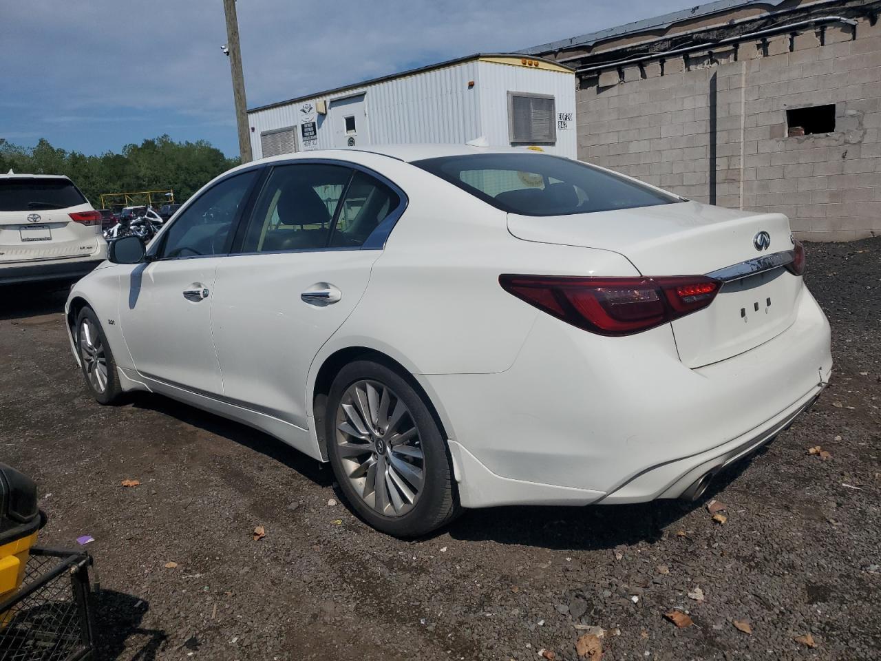 2019 Infiniti Q50 Luxe - Фото 2