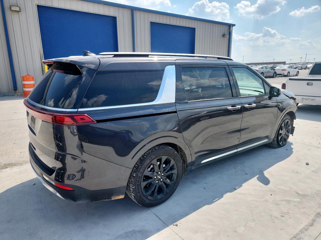 2022 Kia Carnival Sx Prestige - Фото 3