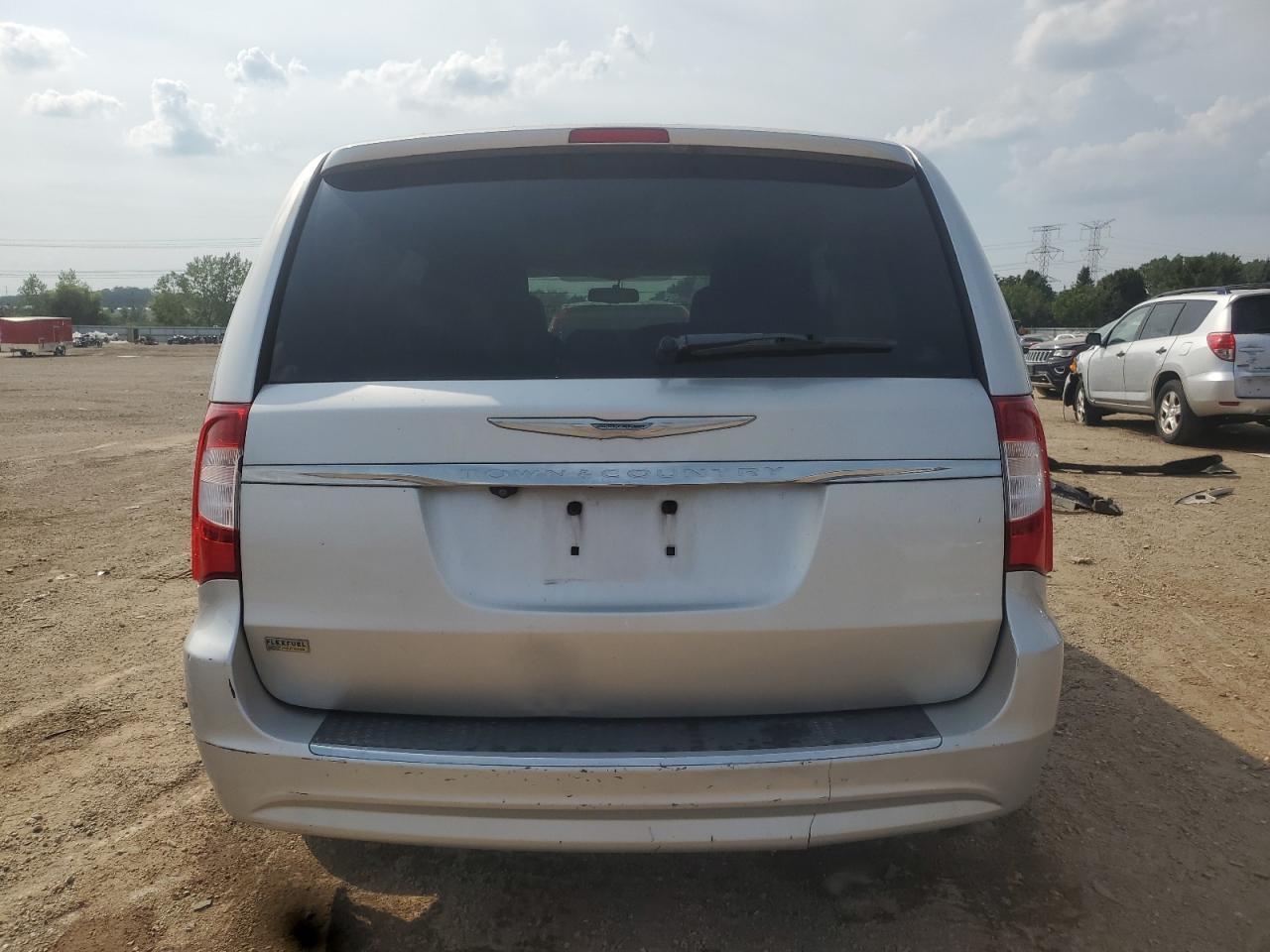 2012 Chrysler Town & Country Touring - Image 6
