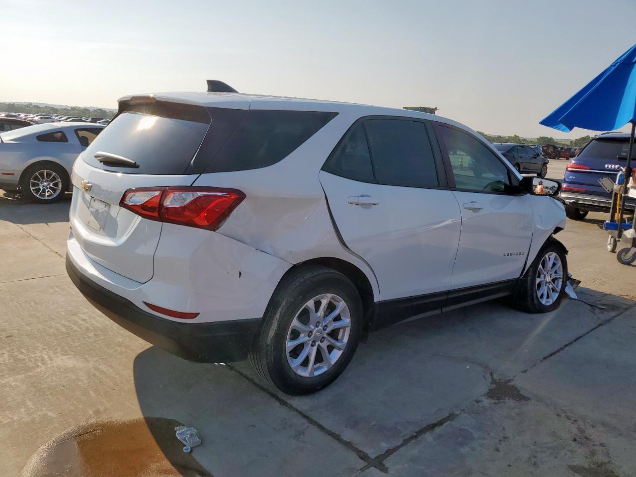 2021 Chevrolet Equinox Ls - Image 3