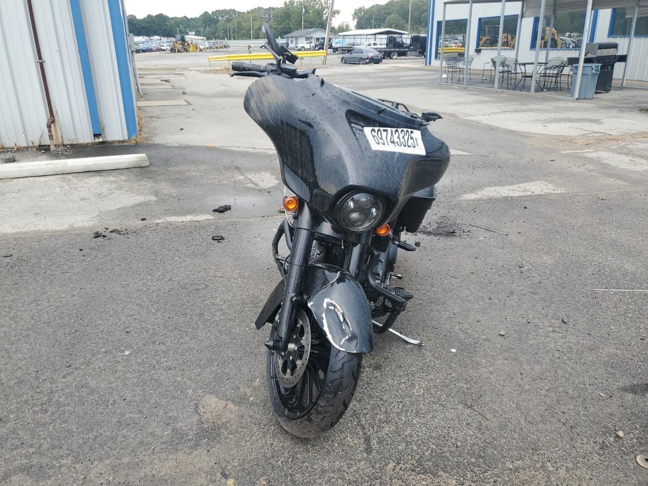 2019 Harley-Davidson Flhxs - Image 2