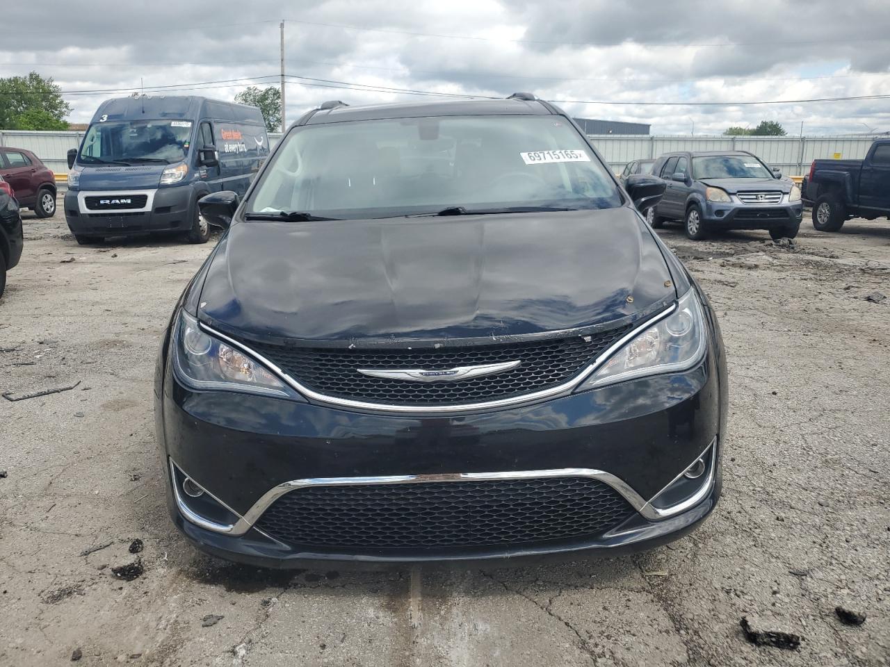 2017 Chrysler Pacifica Touring L Plus - Фото 5