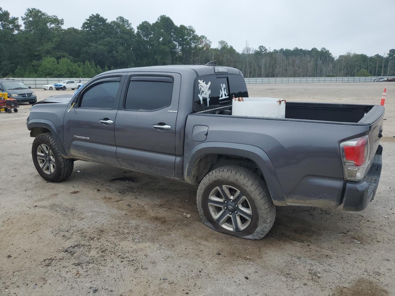 2017 Toyota Tacoma Double Cab - Фото 2