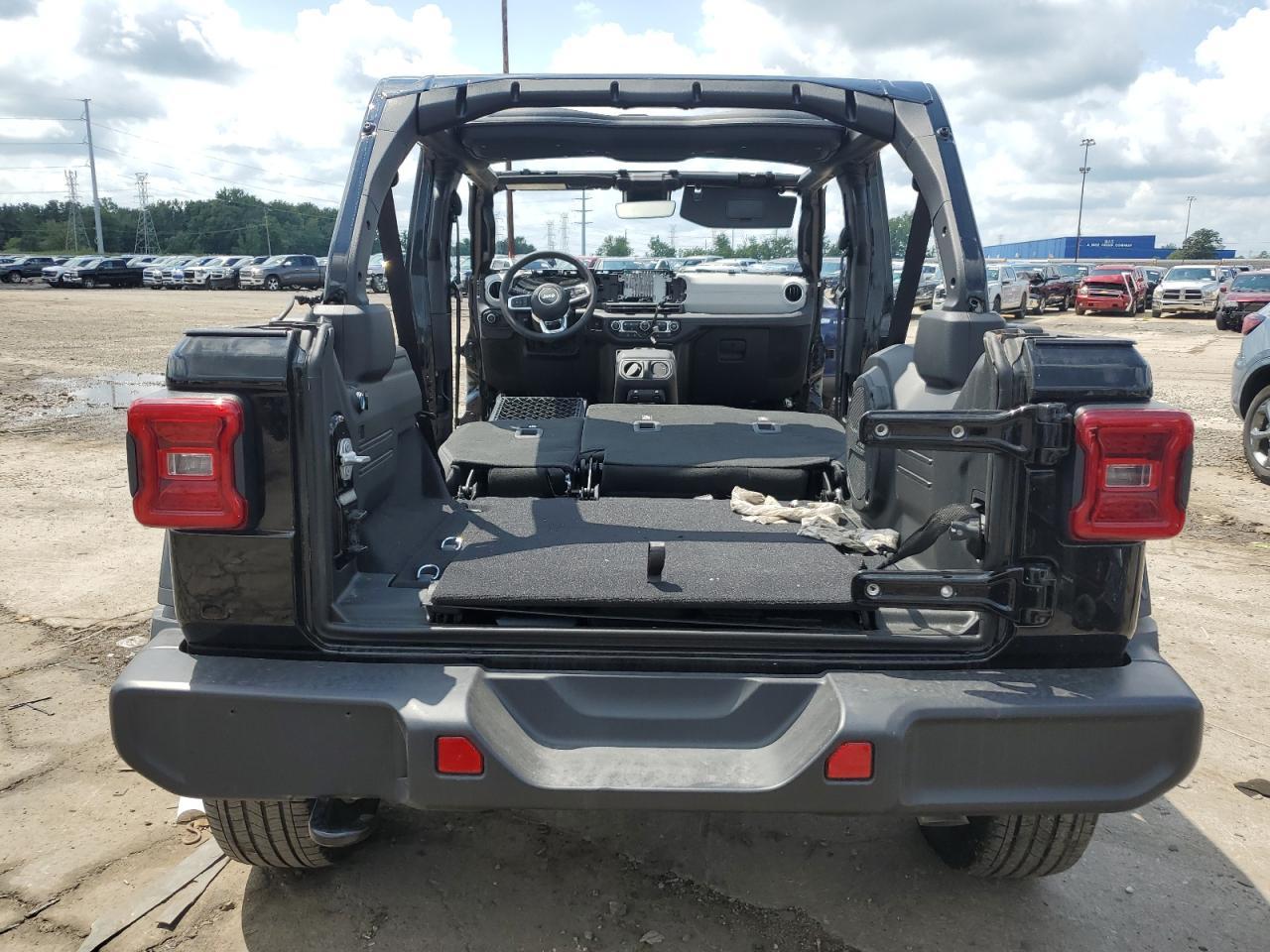 2024 Jeep Wrangler Sahara - Фото 6