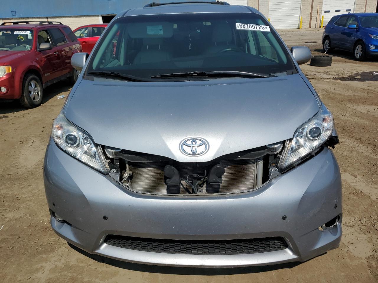 2015 Toyota Sienna Xle - Image 5