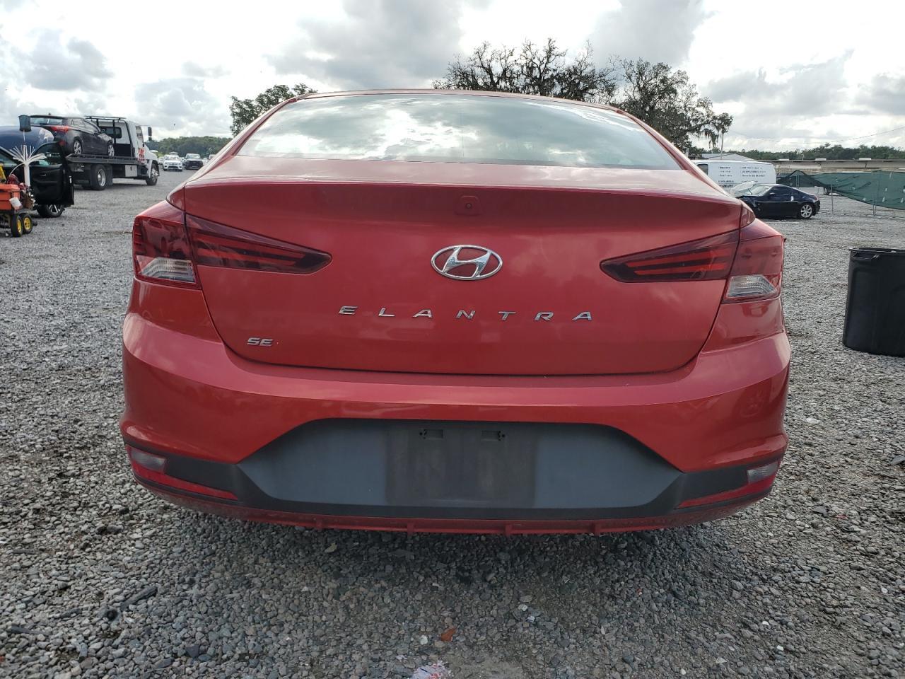 2019 Hyundai Elantra Se - Image 6