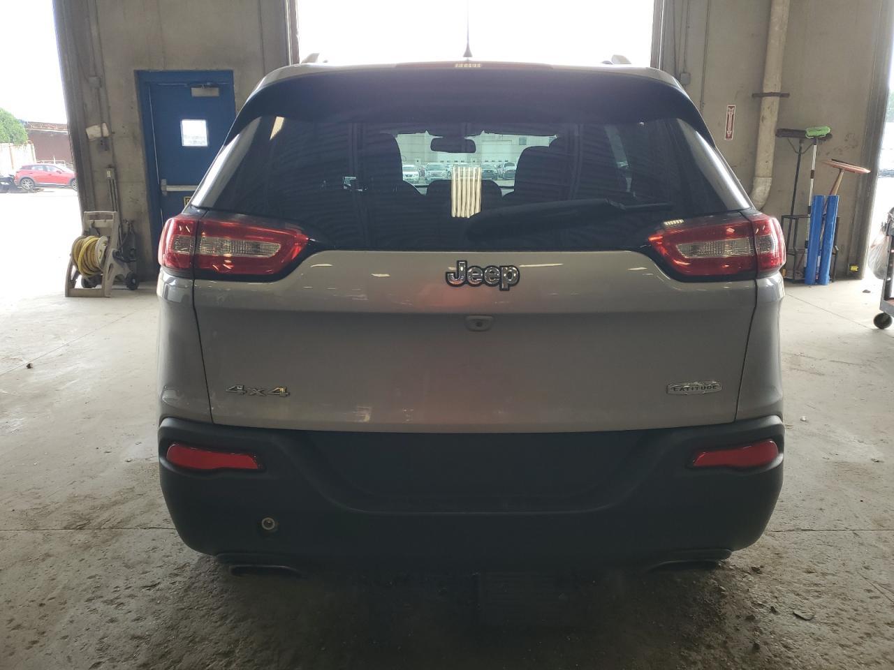 2017 Jeep Cherokee Latitude - Image 6