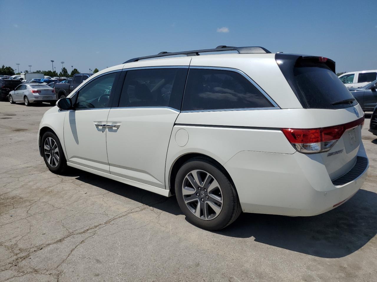 2016 Honda Odyssey Touring - Фото 2