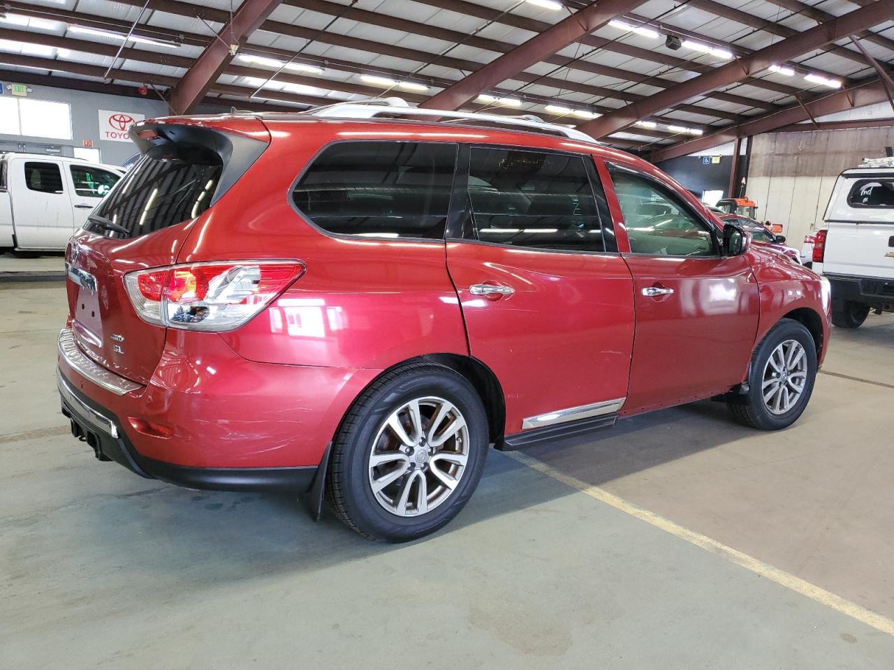 2014 Nissan Pathfinder S - Image 3