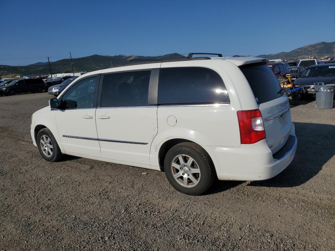 2013 Chrysler Town & Country Touring - Image 2