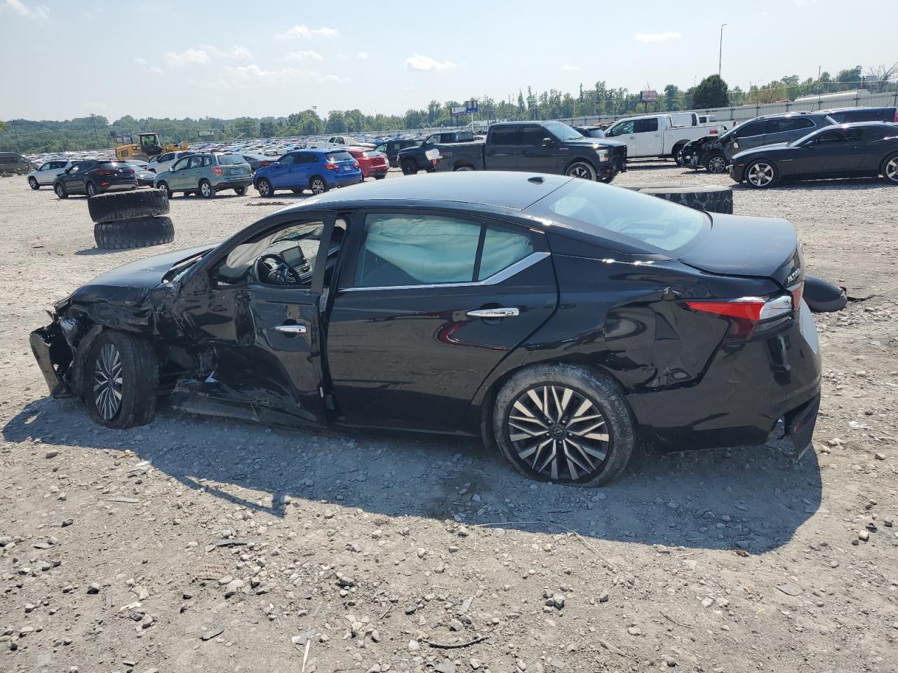 2024 Nissan Altima Sv - Image 2