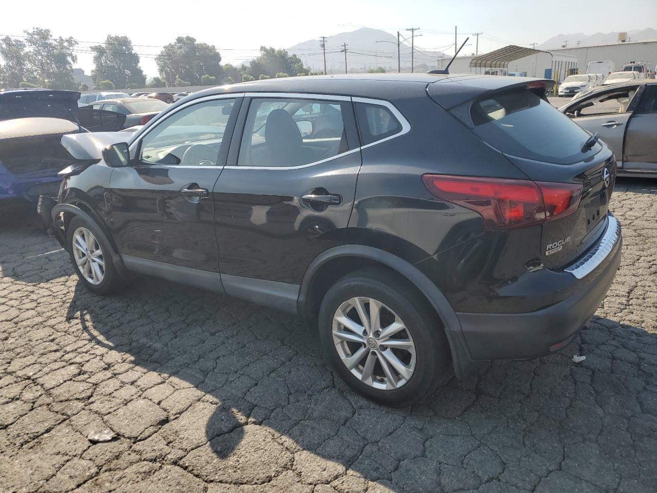 2018 Nissan Rogue Sport S - Фото 2