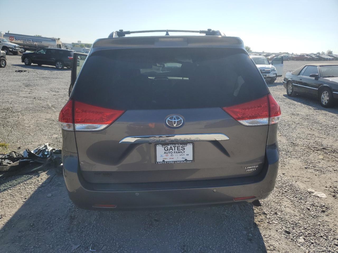 2012 Toyota Sienna Xle - Image 6