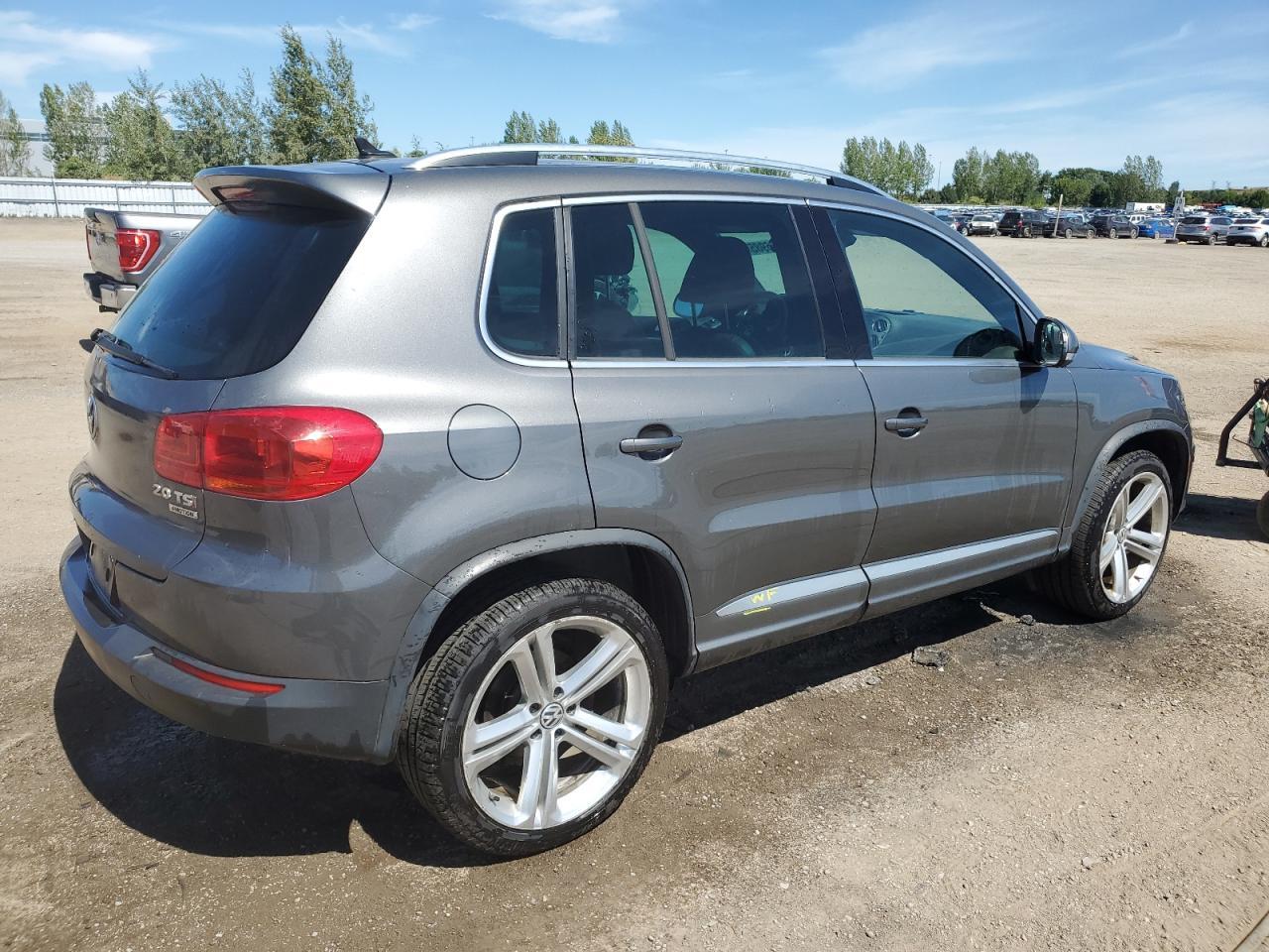 2013 Volkswagen Tiguan S - Image 3