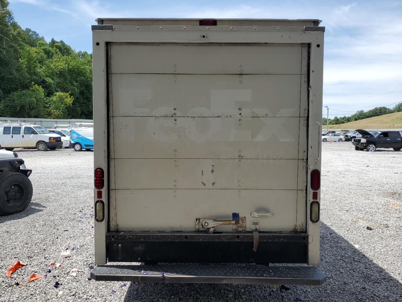 2012 GMC Savana Cutaway G3500 - Фото 6