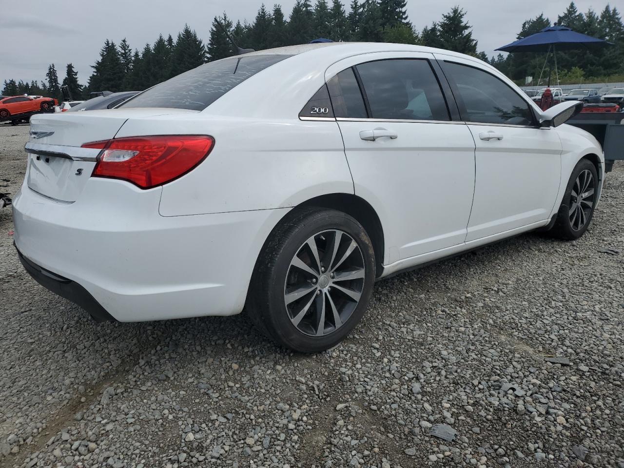 2012 Chrysler 200 Touring - Image 3