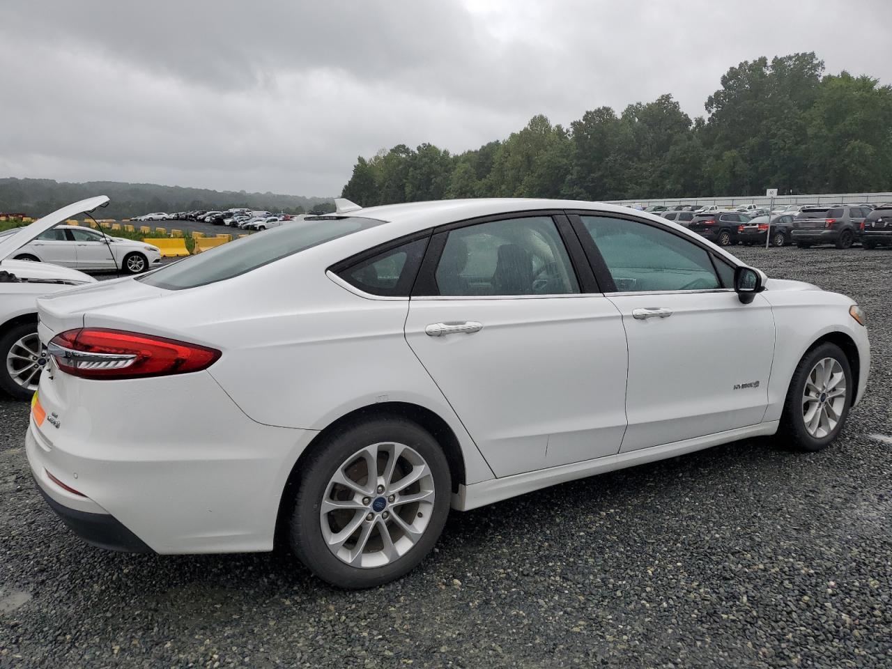 2019 Ford Fusion Se - Image 3