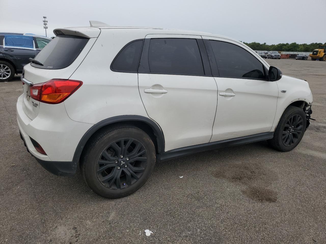2018 Mitsubishi Outlander Sport Es - Image 3