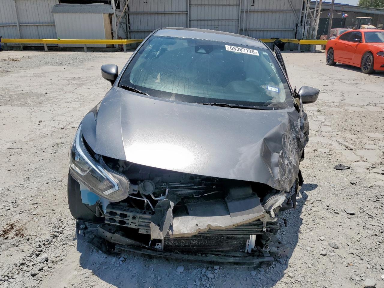 2020 Nissan Versa Sv - Image 5