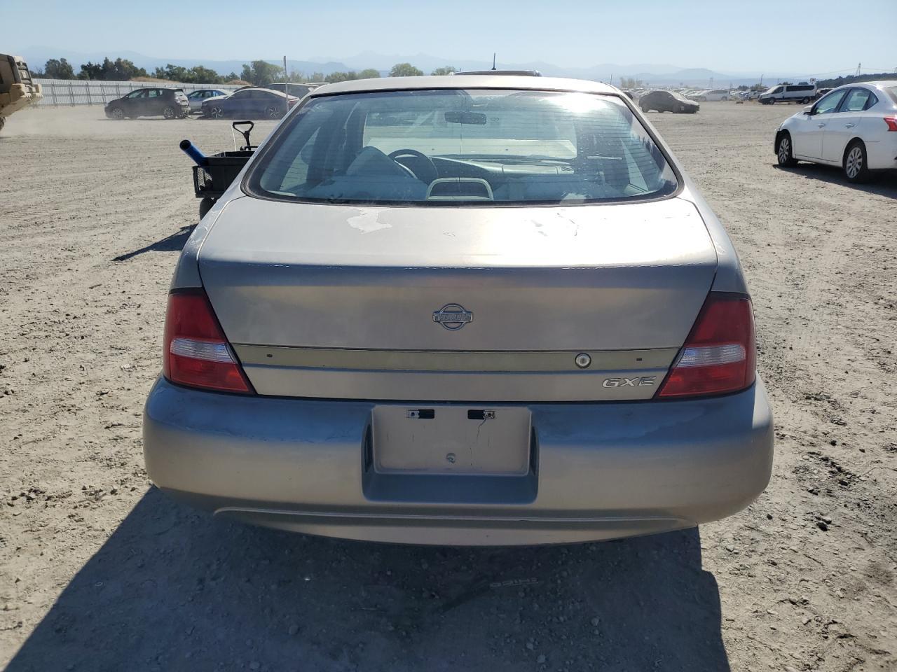 2001 Nissan Altima Xe - Фото 6