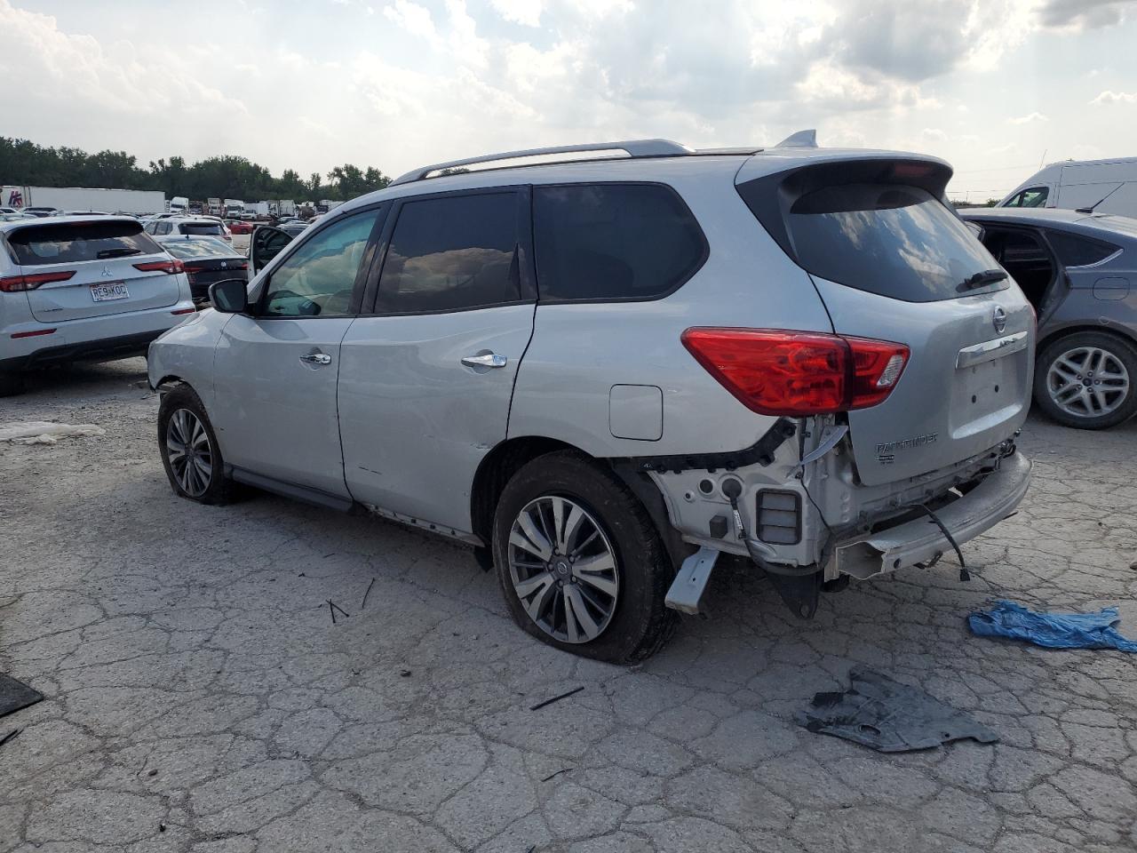 2020 Nissan Pathfinder S - Фото 2