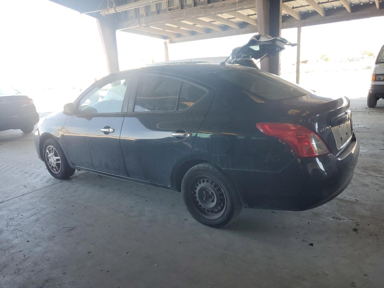 2012 Nissan Versa S - Фото 2
