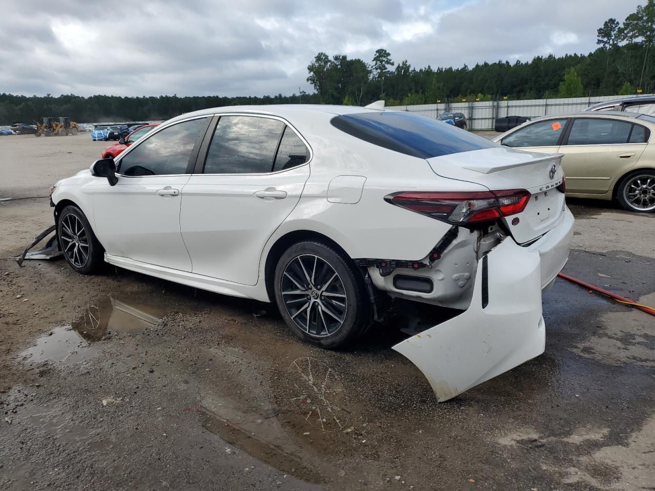 2021 Toyota Camry Se - Фото 2