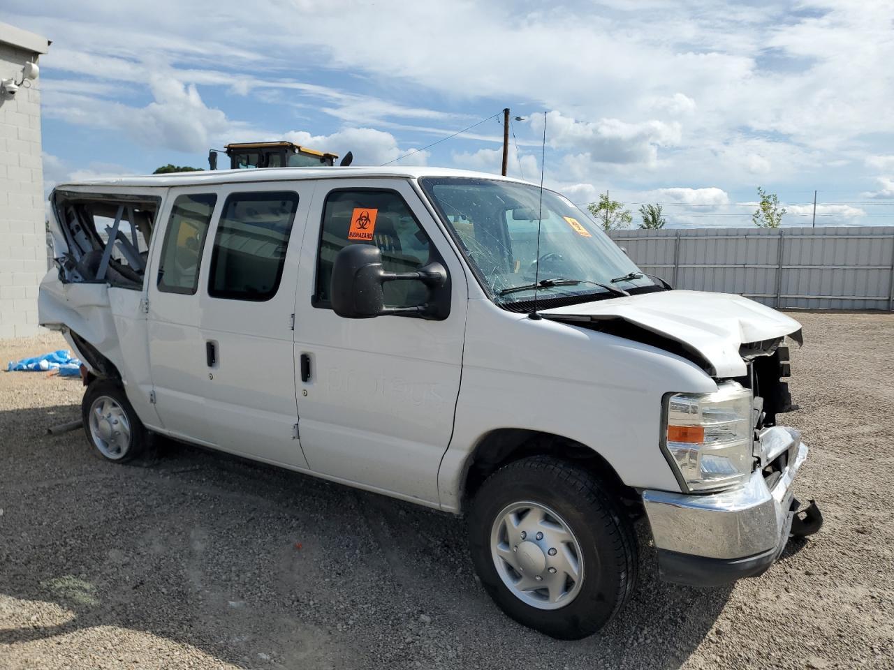 2011 Ford Econoline E150 Wagon - Фото 4