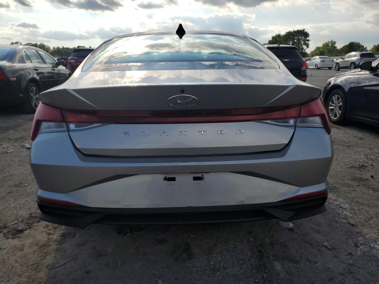 2021 Hyundai Elantra Se - Фото 6