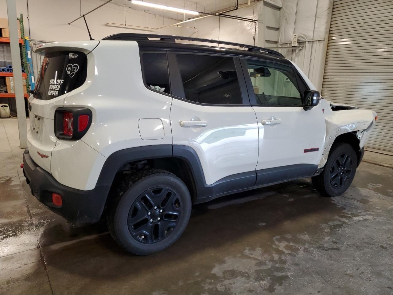2018 Jeep Renegade Trailhawk - Image 3