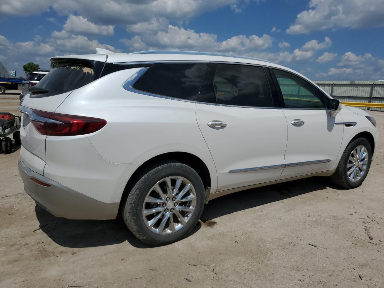 2021 Buick Enclave Essence - Image 3