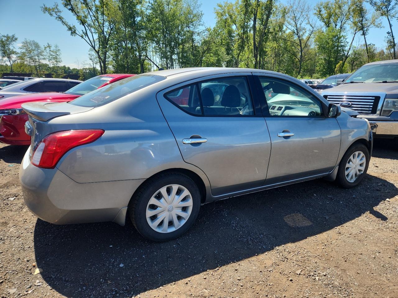 2014 Nissan Versa S - Image 3