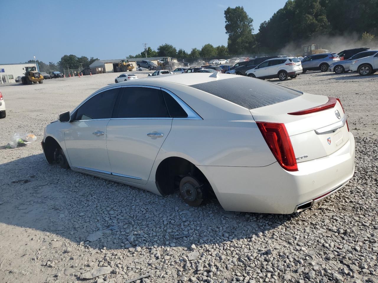 2013 Cadillac Xts Platinum - Image 2