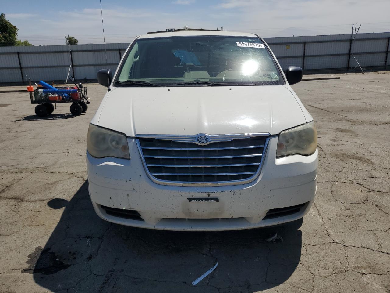 2010 Chrysler Town & Country Lx - Image 5