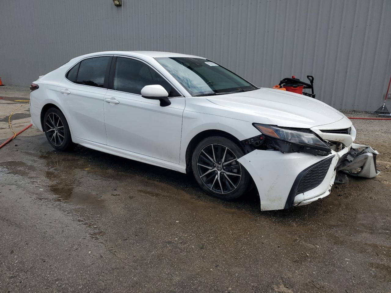 2021 Toyota Camry Se - Фото 4