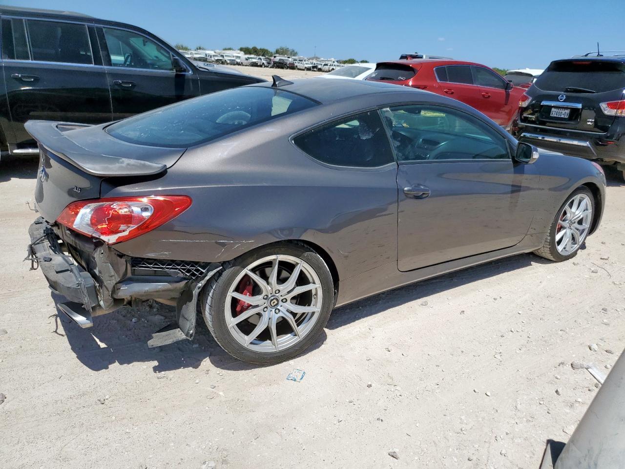 2012 Hyundai Genesis Coupe 3.8L - Фото 3