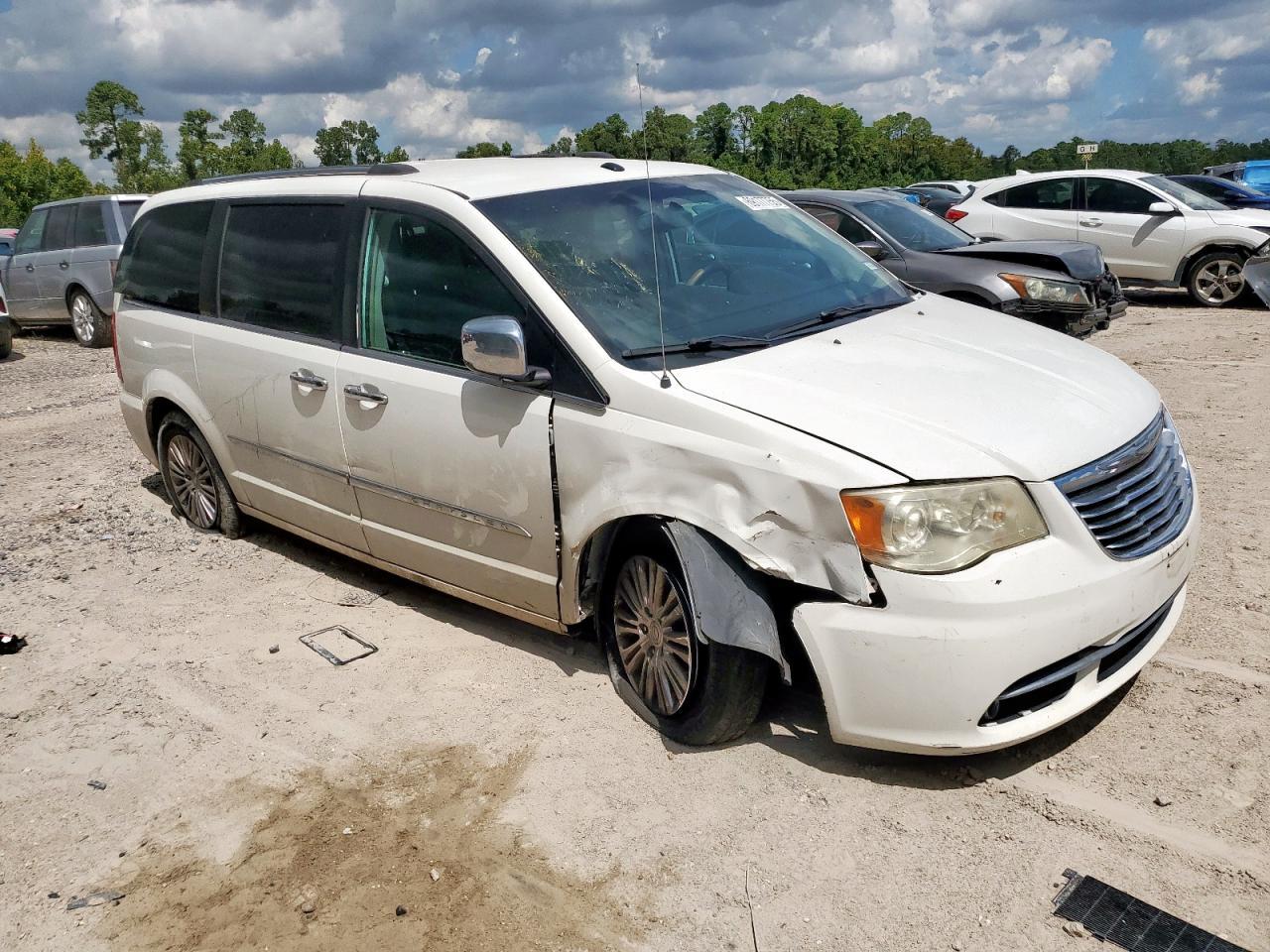 2011 Chrysler Town & Country Limited - Фото 4