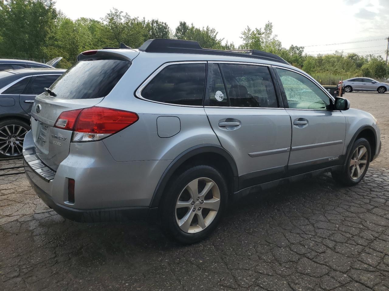 2013 Subaru Outback 2.5I Limited - Image 3