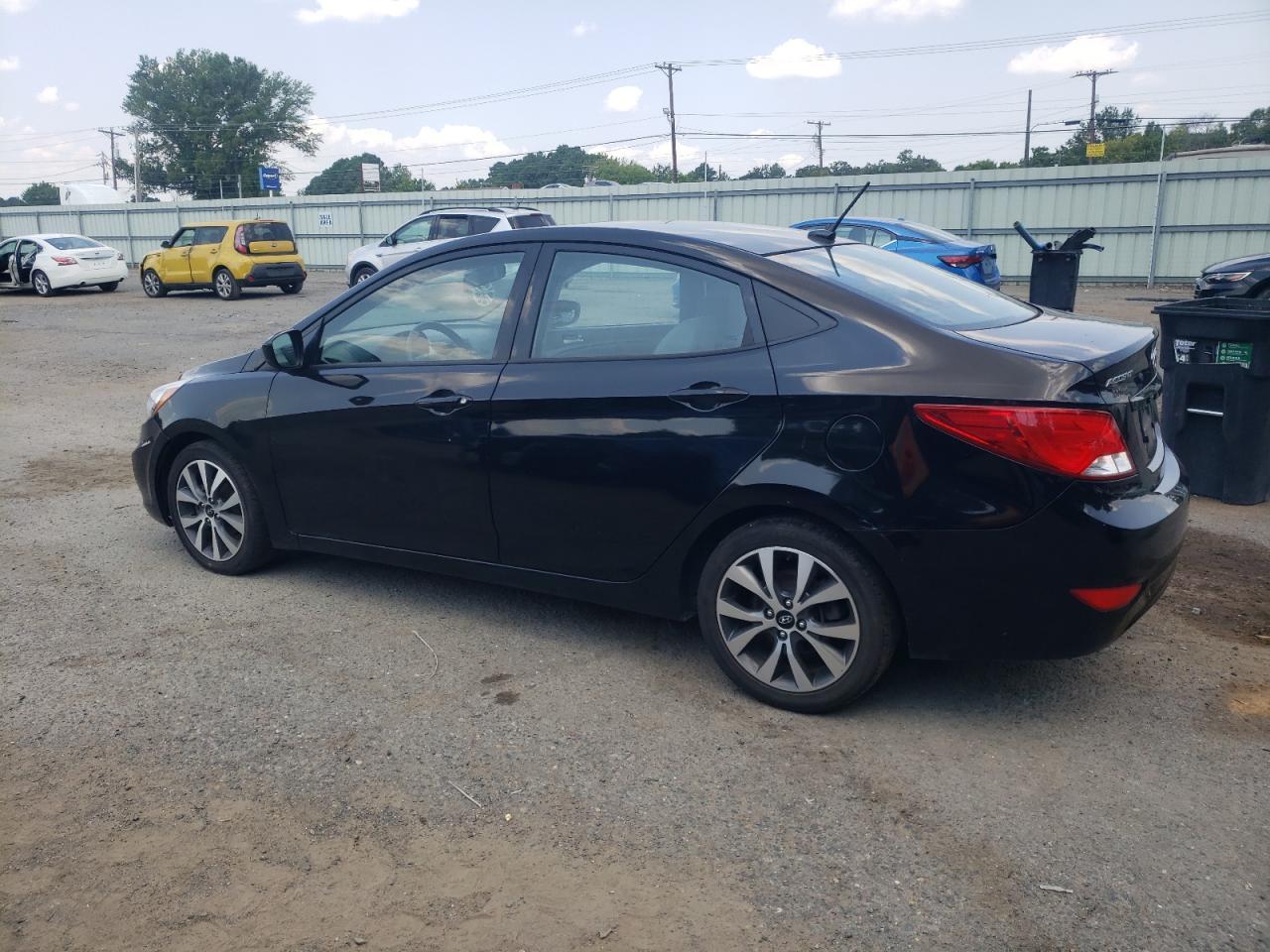 2017 Hyundai Accent Se - Фото 2