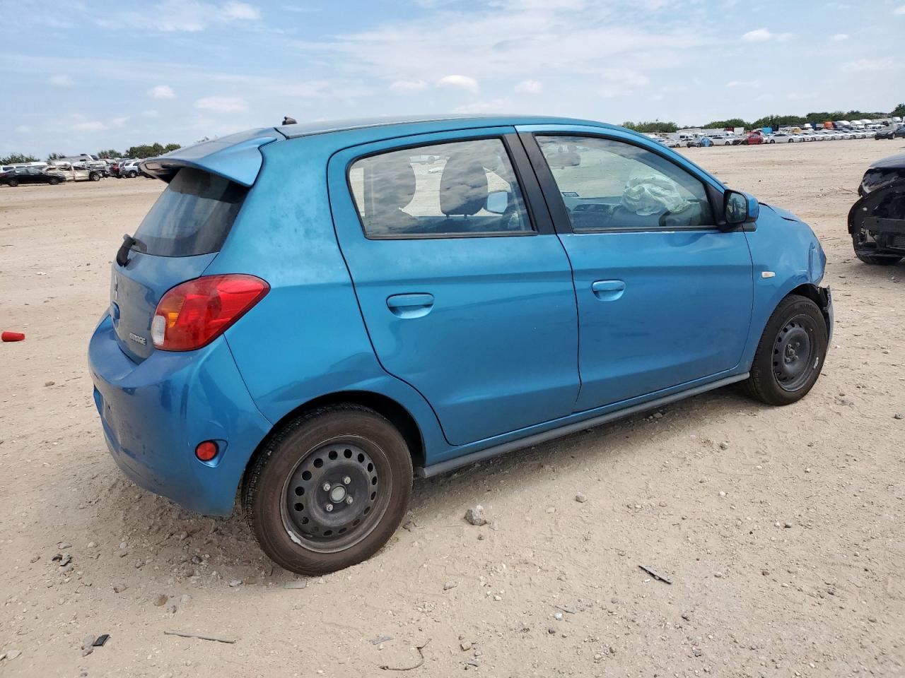 2015 Mitsubishi Mirage De - Фото 3