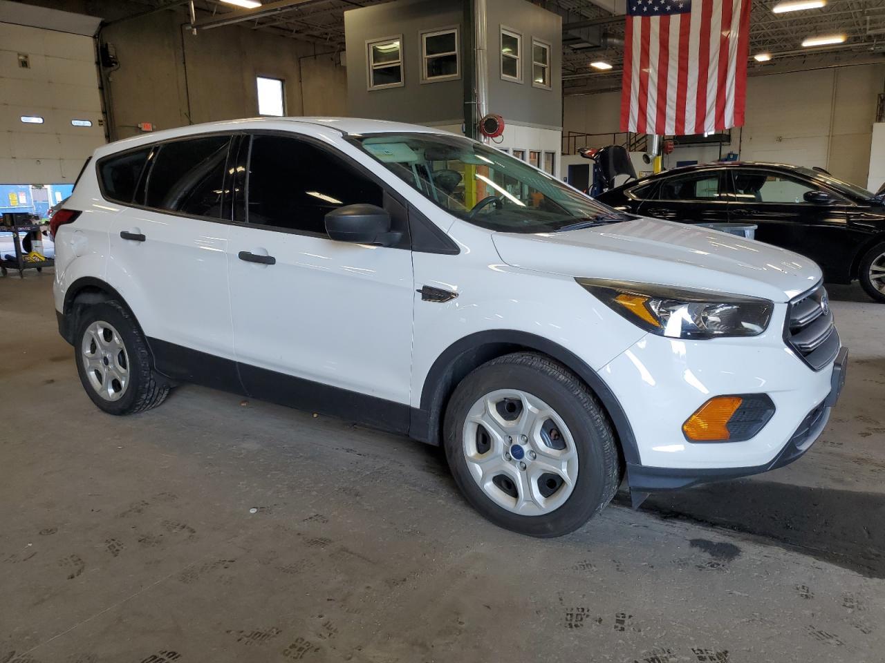 2019 Ford Escape S - Фото 4