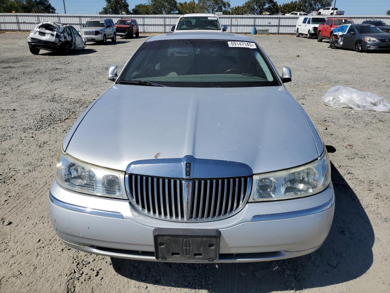 2002 Lincoln Town Car Cartier - Image 5