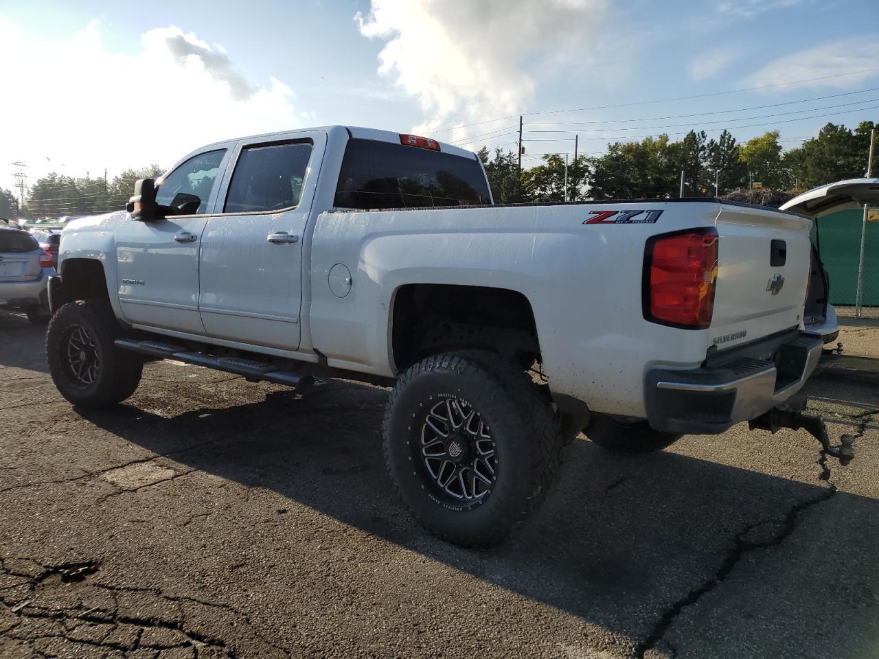 2019 Chevrolet Silverado K2500 Heavy Duty Lt - Image 2
